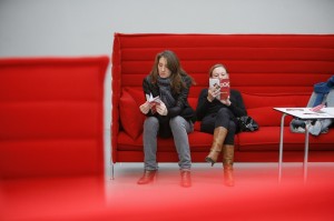 _mg_6278 das Alcove Highback Sofa von Vitra - ein Ort der Entspannung