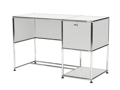 USM Haller Home Office Schreibtisch, Lichtgrau RAL 7035, Mit Kabeldurchlass, unten links
