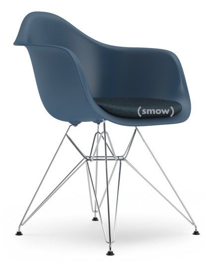 Eames Plastic Armchair DAR, Meerblau, Mit Sitzpolster, Eisblau / moorbraun, Standardhöhe - 43 cm, Verchromt
